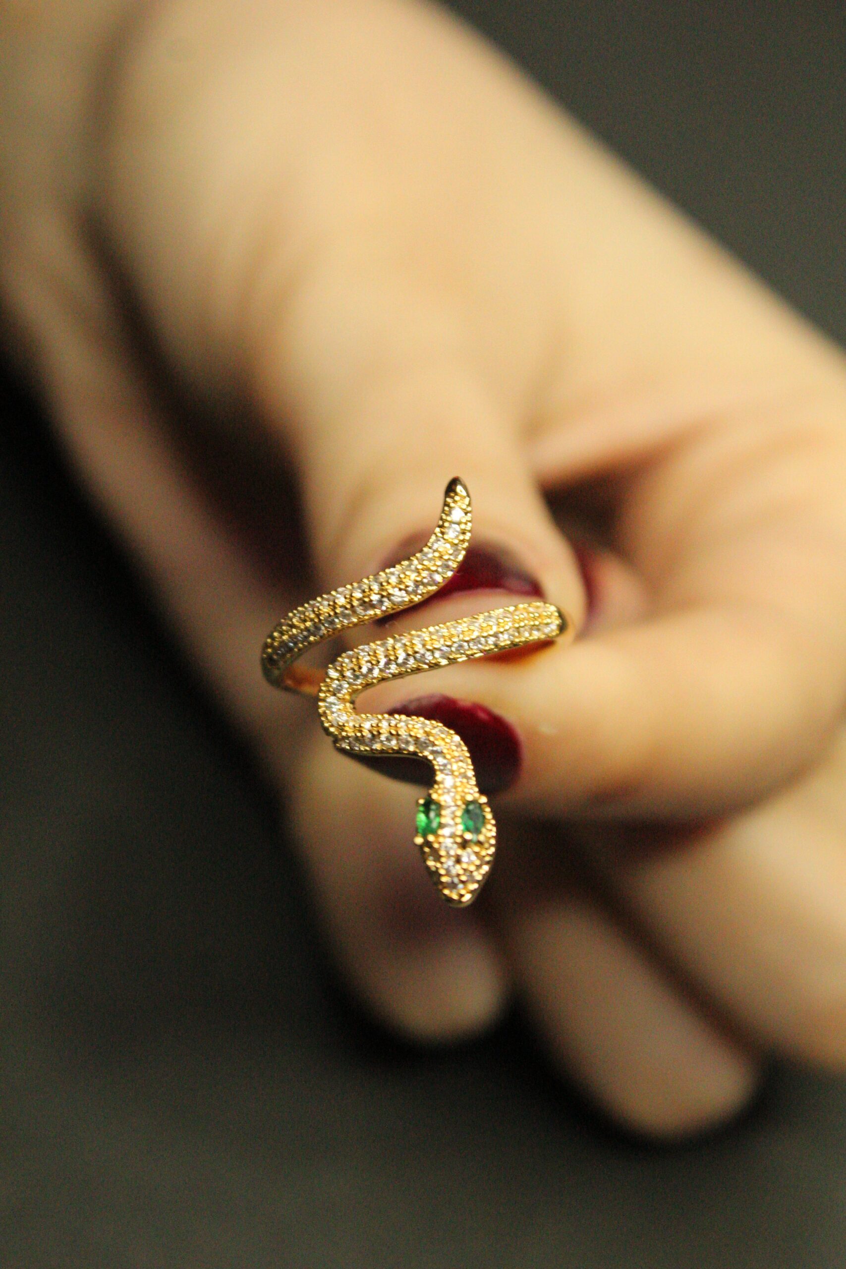 Emerald Fang Gold Çelik Yüzük