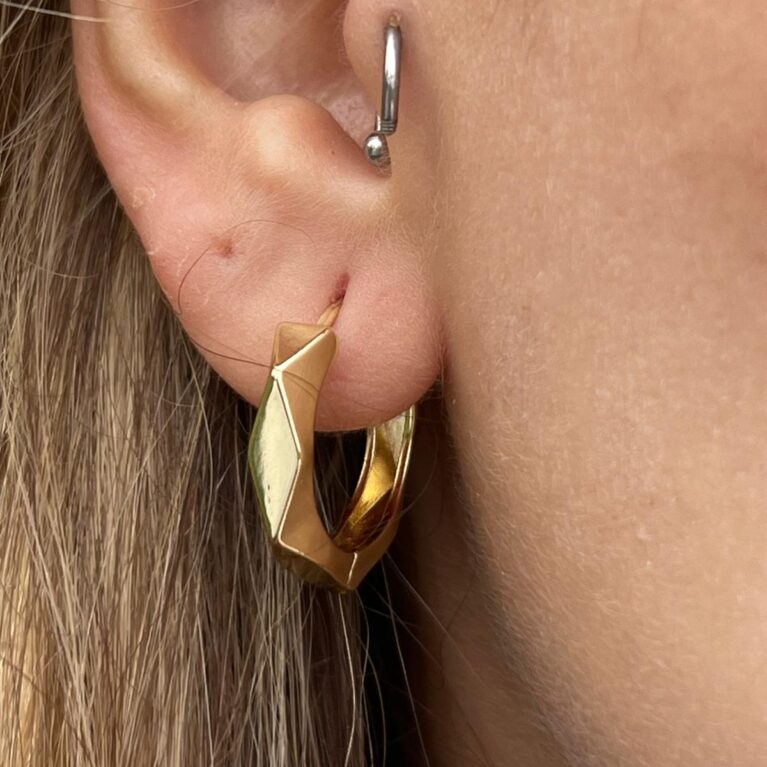 Geometrik Zarafet Altın Rengi Kararmaz Çelik Halka Küpe