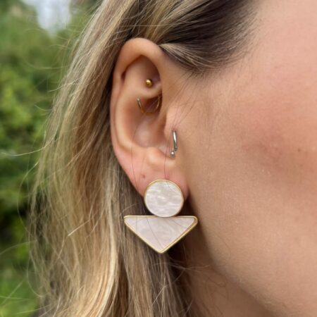 Geometrik Işıltı İnci Beyazı Kararmaz Çelik Küpe